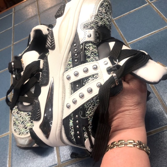 KURT GEIGER LONDON- New Unique Size 6 1/2 Classy Coveted & Popular Gold Monogram - Picture 6 of 16